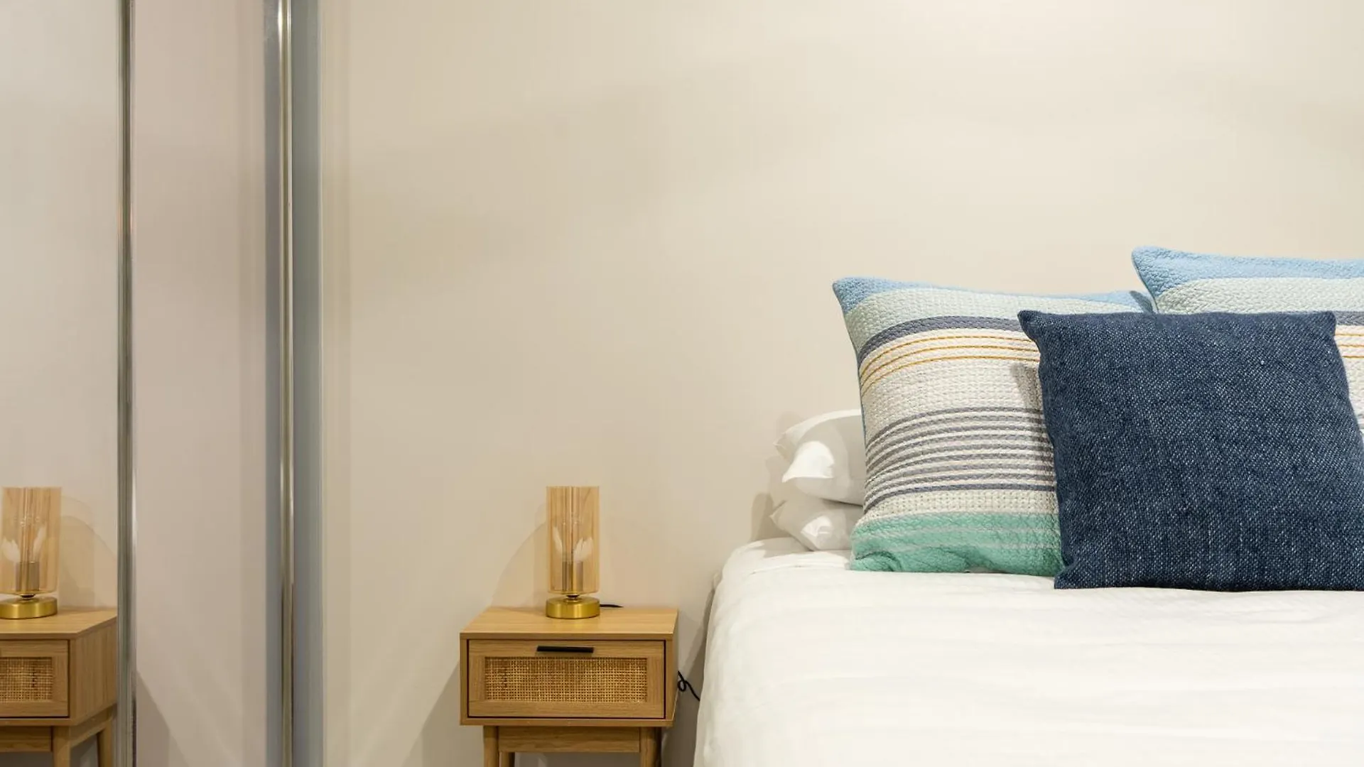 Best Location 2-Bed With Gym Pool 7-Min From Cbd Brisbane 0*,  Australië