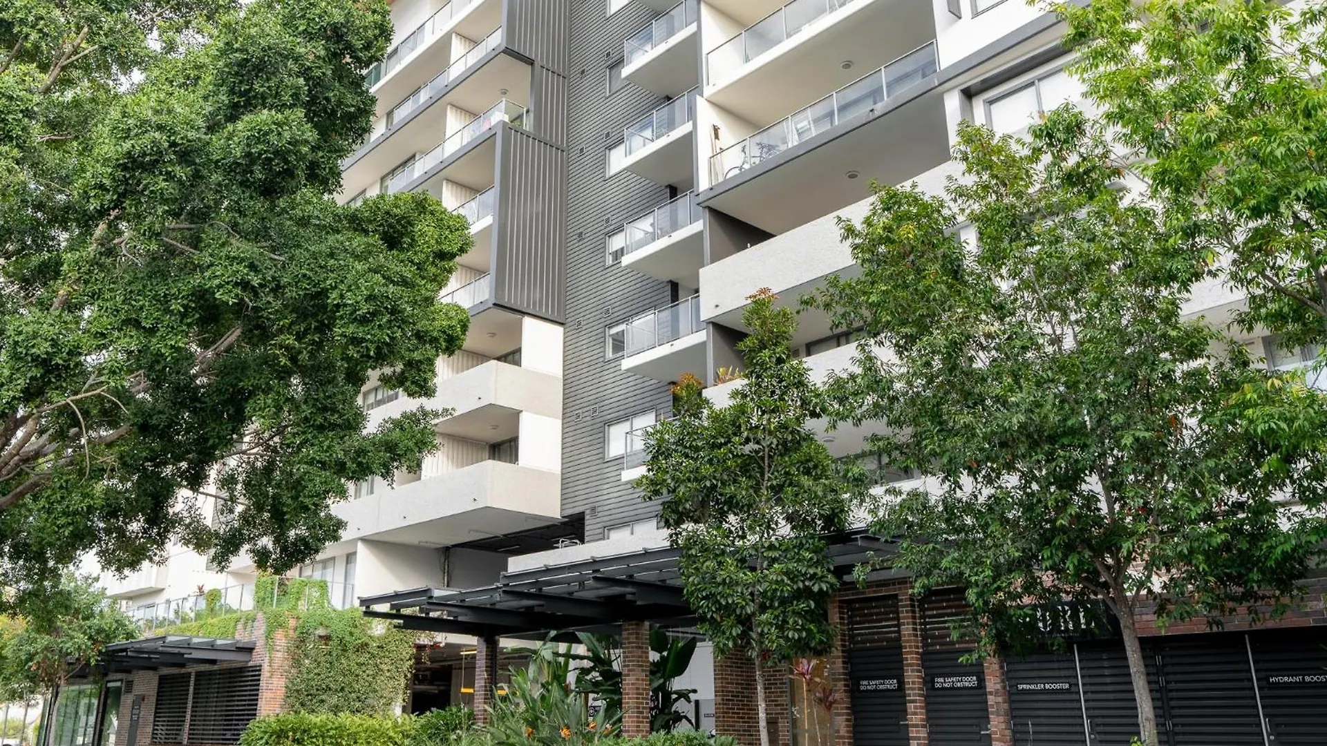 Best Location 2-Bed With Gym Pool 7-Min From Cbd Brisbane